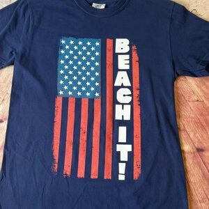 💵Beach It! Navy Blue Graphic T-Shirt with Flag Design Size Small